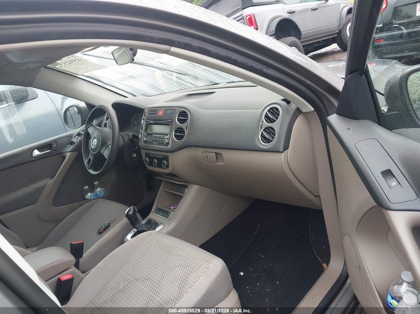 2011 VOLKSWAGEN TIGUAN auction photo 5