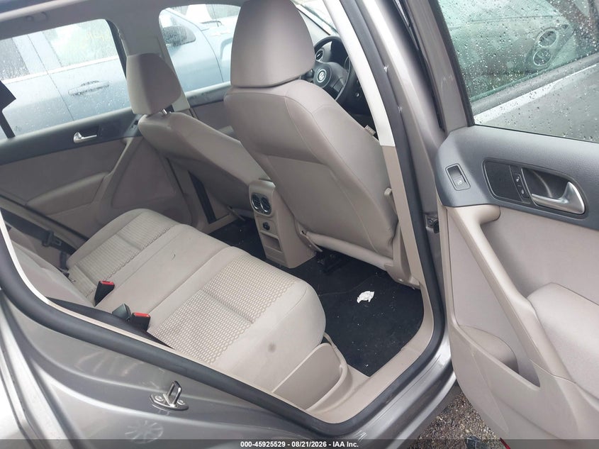2011 VOLKSWAGEN TIGUAN auction photo 8