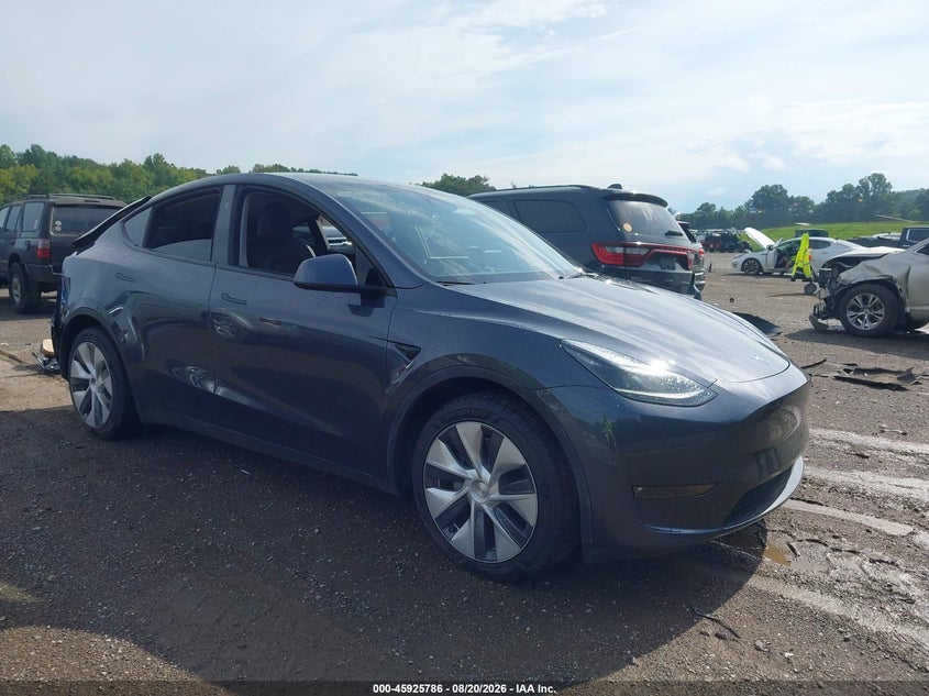 TESLA MODEL Y - zdjęcie 1