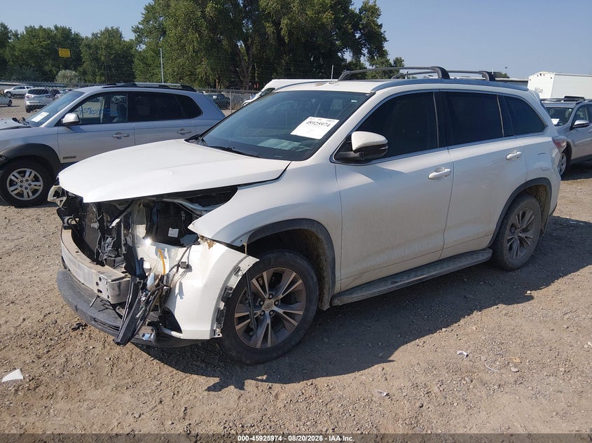 2015 Toyota Highlander, Front End, IAAI, VIN 5TDKKRFH6FS112957 — photo 2