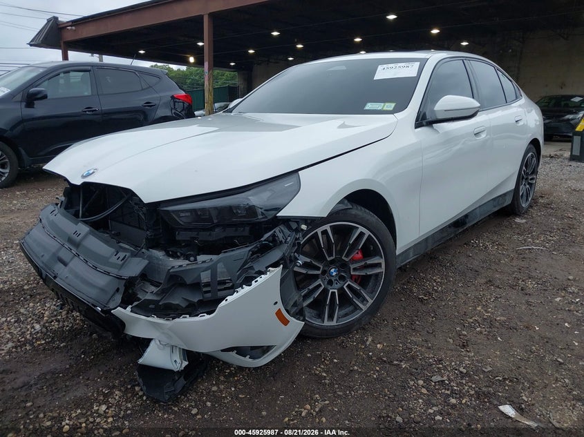 2025 BMW 5er, Front End, IAAI, VIN WBA53FJ04SCU25878 — photo 2