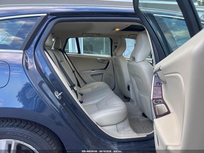 2015 VOLVO V60 auction photo 8
