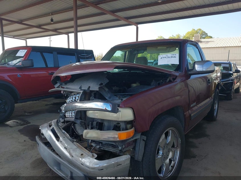 2001 Chevrolet Silverado, Front End, IAAI, VIN 1GCEC14W91Z122547 — photo 2