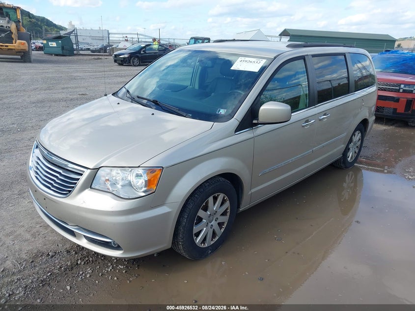 2016 CHRYSLER TOWN & COUNTRY auction photo 2