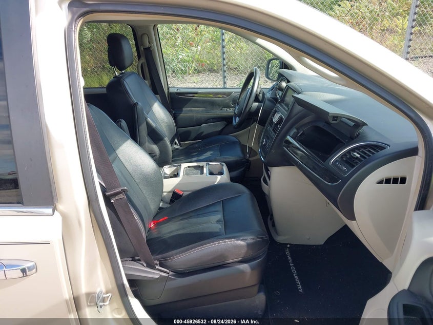 2016 CHRYSLER TOWN & COUNTRY auction photo 5