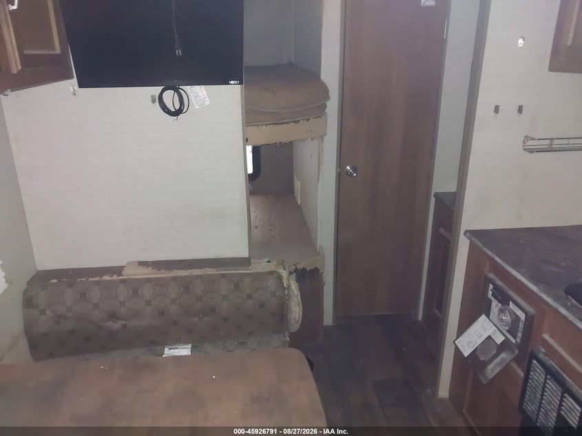 2017 KEYSTONE SUMMERLAND MINI TRAVEL TRAILER auction photo 5