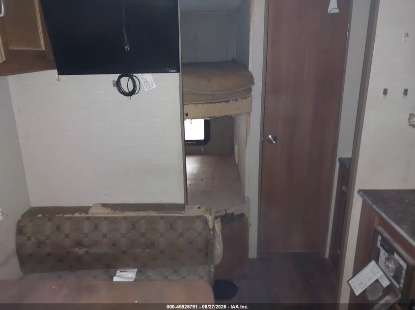 2017 KEYSTONE SUMMERLAND MINI TRAVEL TRAILER auction photo 8