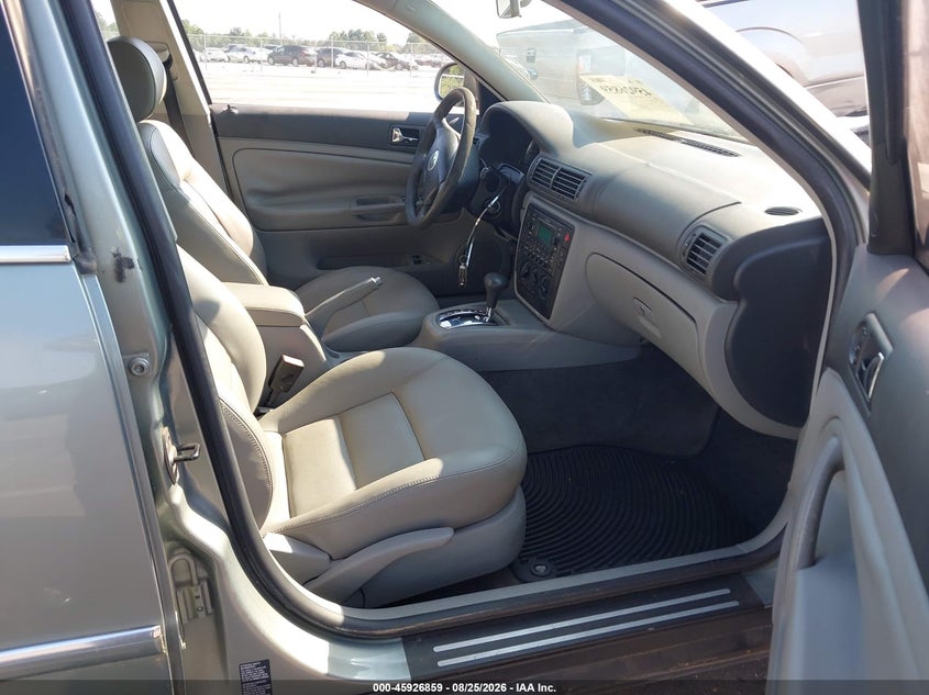 2004 VOLKSWAGEN PASSAT auction photo 5