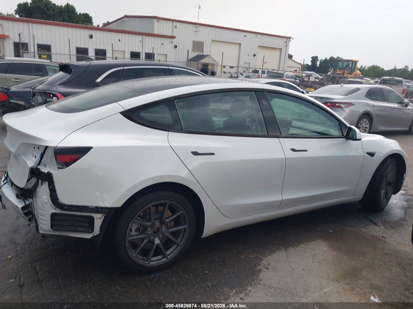TESLA MODEL 3 - zdjęcie 14