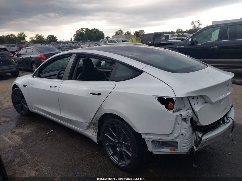 TESLA MODEL 3 - zdjęcie 15