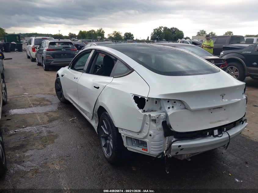 TESLA MODEL 3 - zdjęcie 3