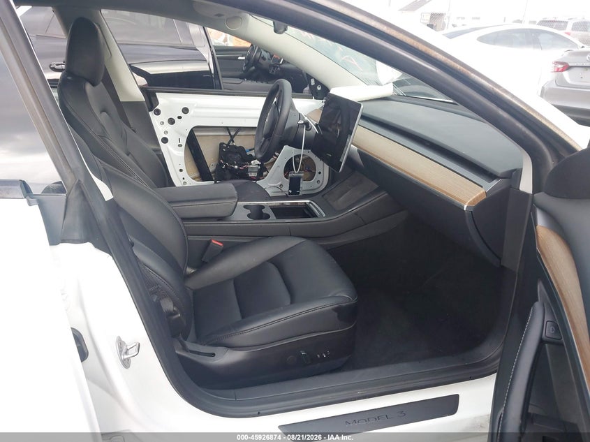 TESLA MODEL 3 - zdjęcie 5