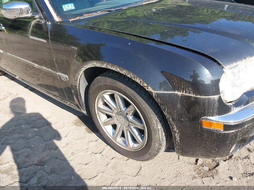 2005 CHRYSLER 300C auction photo 6