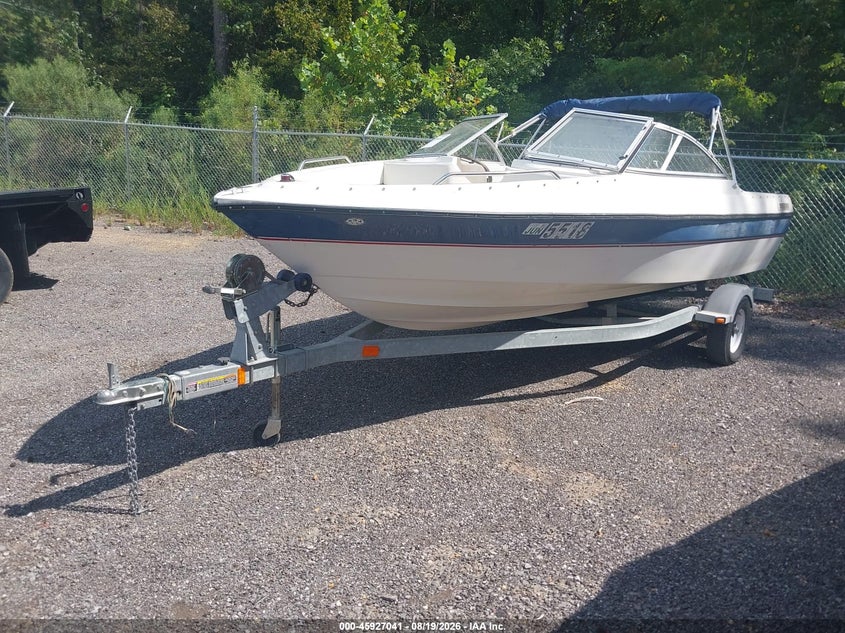 2005 BAYLINER 195 CLASSIC RUNABOUT auction photo 2