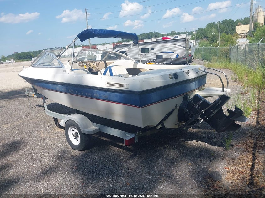 2005 BAYLINER 195 CLASSIC RUNABOUT auction photo 3