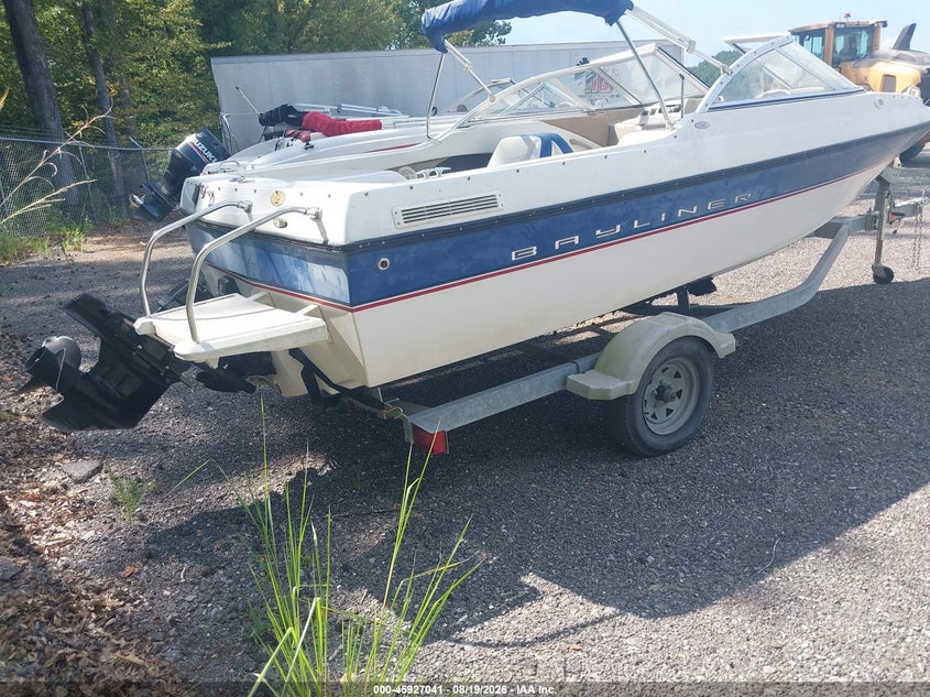 2005 BAYLINER 195 CLASSIC RUNABOUT auction photo 4