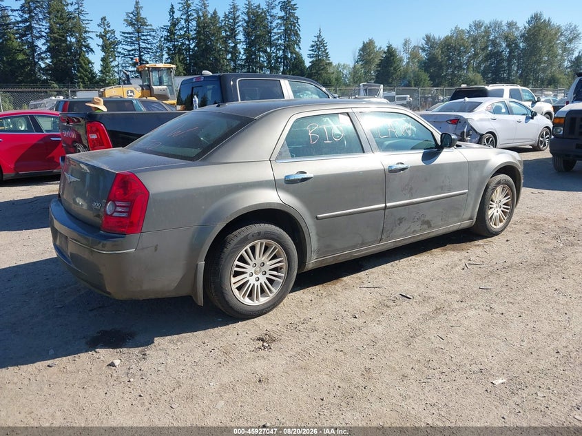 2010 CHRYSLER 300 auction photo 4