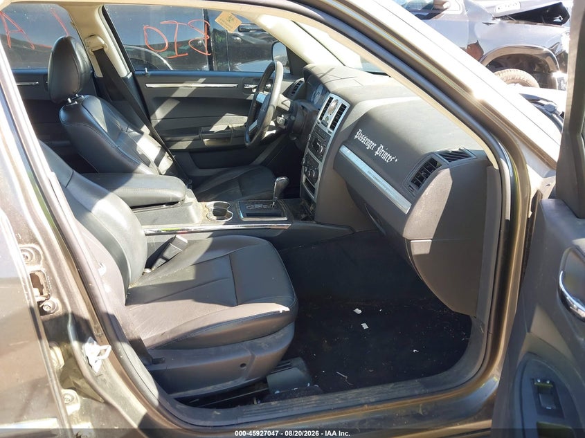 2010 CHRYSLER 300 auction photo 5