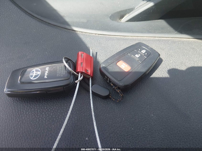 TOYOTA PRIUS - zdjęcie 11