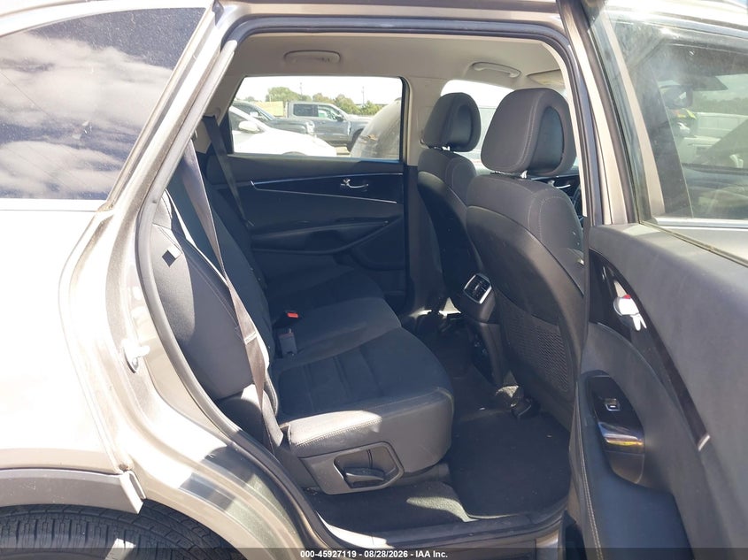 2016 KIA SORENTO auction photo 8