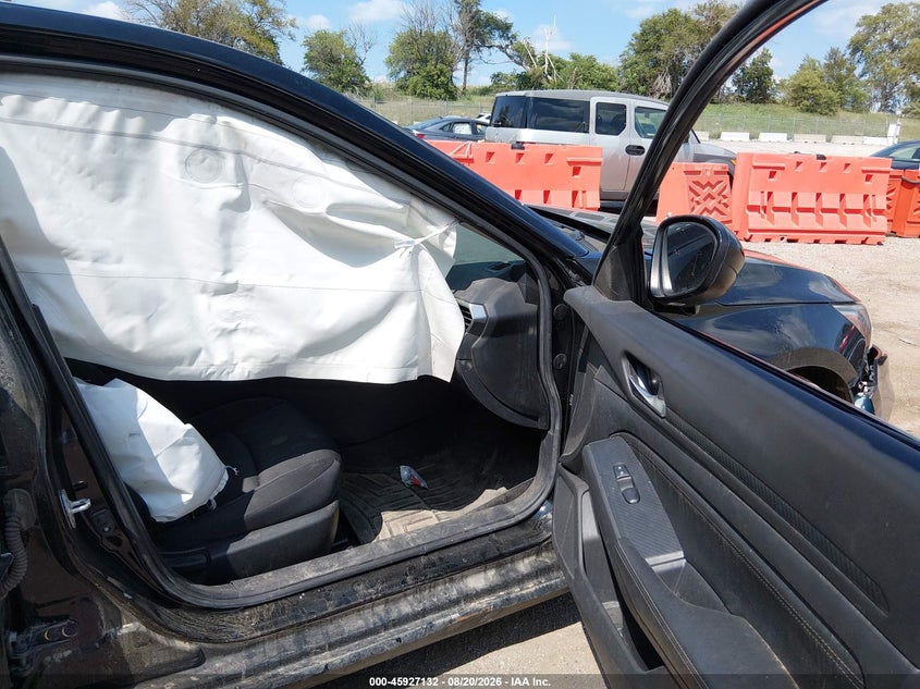 2019 NISSAN ALTIMA auction photo 5