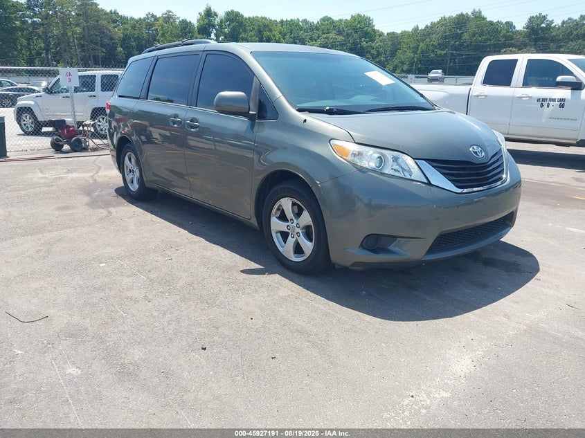 2014 TOYOTA SIENNA auction photo 1