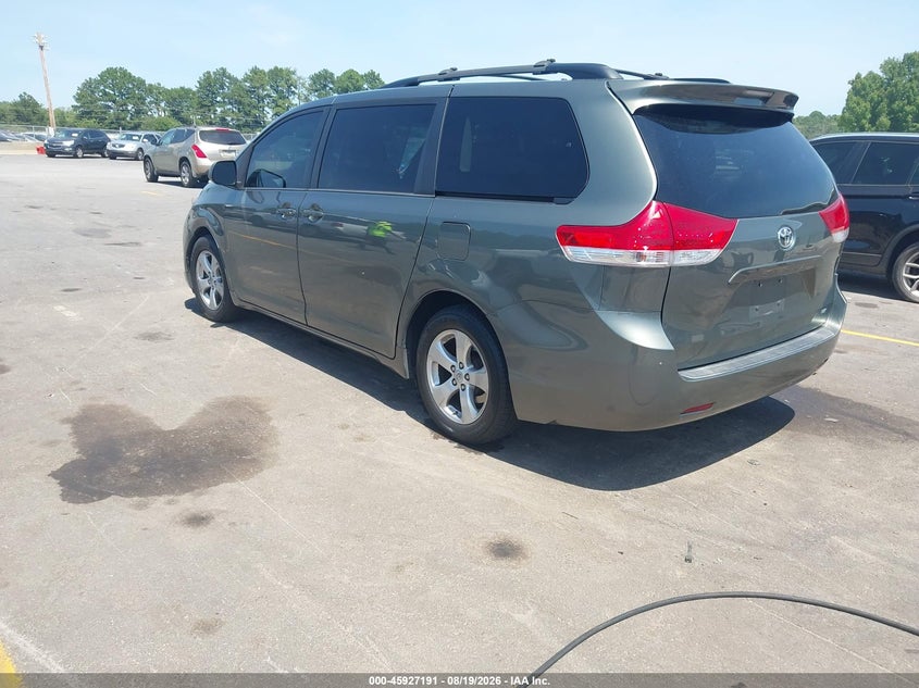 2014 TOYOTA SIENNA auction photo 3