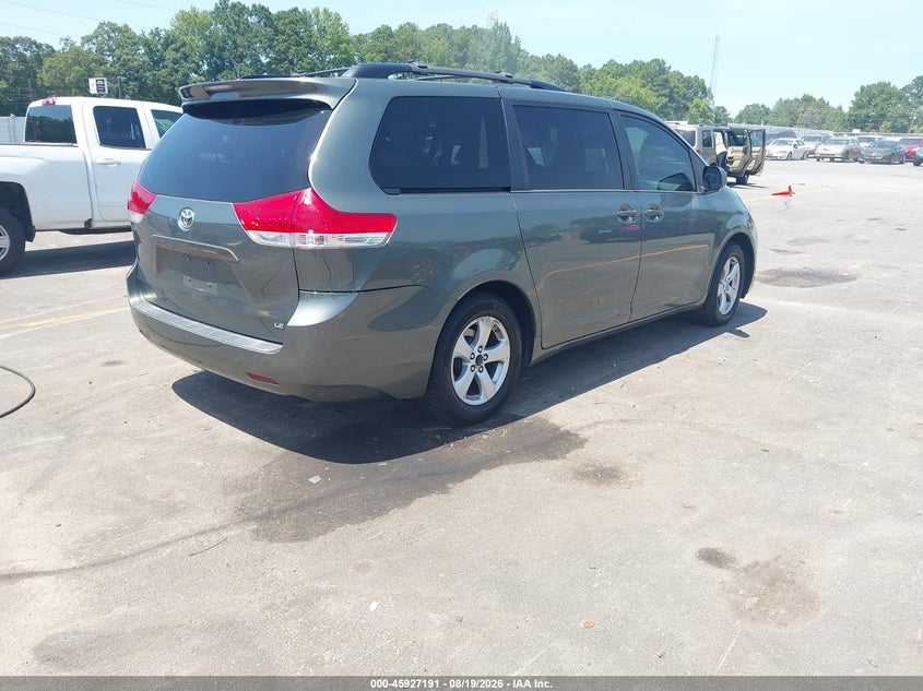 2014 TOYOTA SIENNA auction photo 4