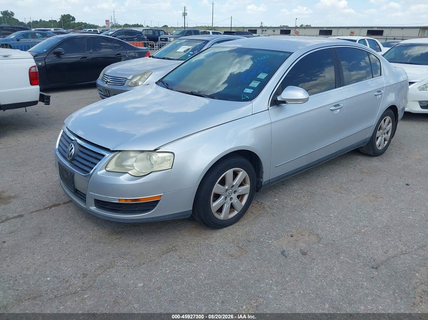 2008 VOLKSWAGEN PASSAT auction photo 2