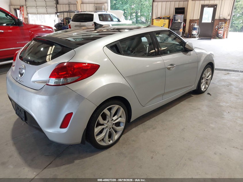 2012 HYUNDAI VELOSTER auction photo 4