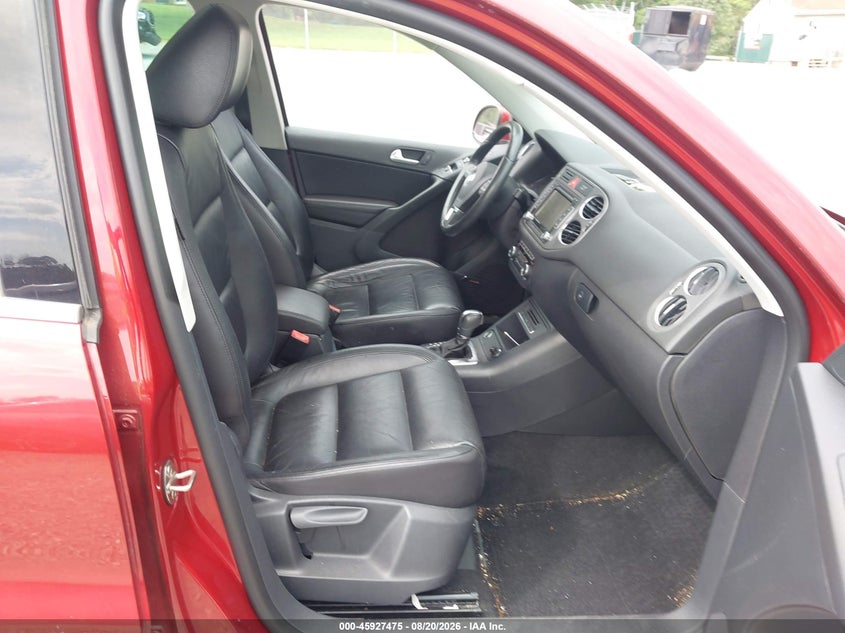 2011 VOLKSWAGEN TIGUAN auction photo 5