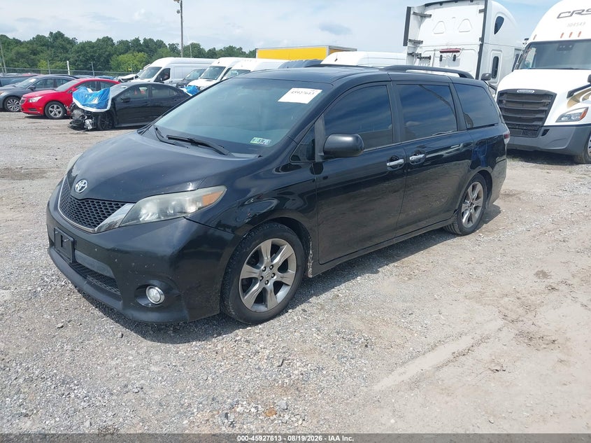 2013 Toyota Sienna, Rear, IAAI, VIN 5TDXK3DC4DS285724 — photo 2