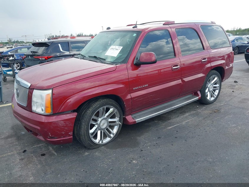 2005 Cadillac Escalade, Left Front, IAAI, VIN 1GYEC63T45R149093 — photo 2