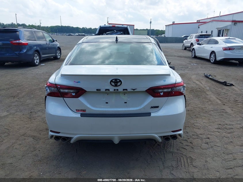 TOYOTA CAMRY - zdjęcie 16