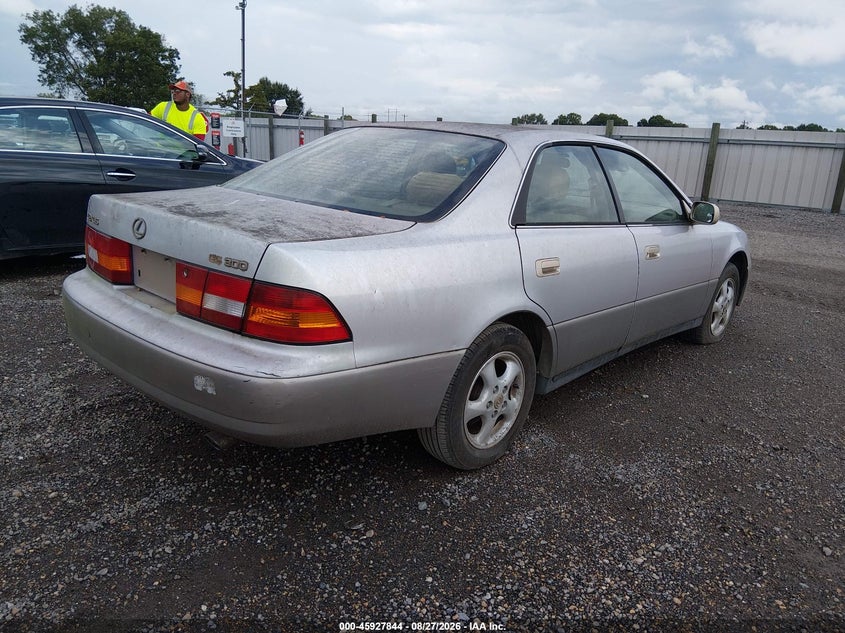 1997 LEXUS ES 300 auction photo 4
