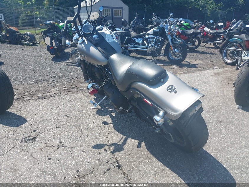 HARLEY-DAVIDSON FXSTB 2007