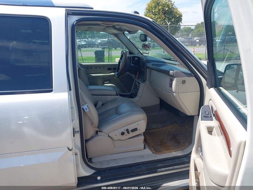 2004 CADILLAC ESCALADE ESV auction photo 5