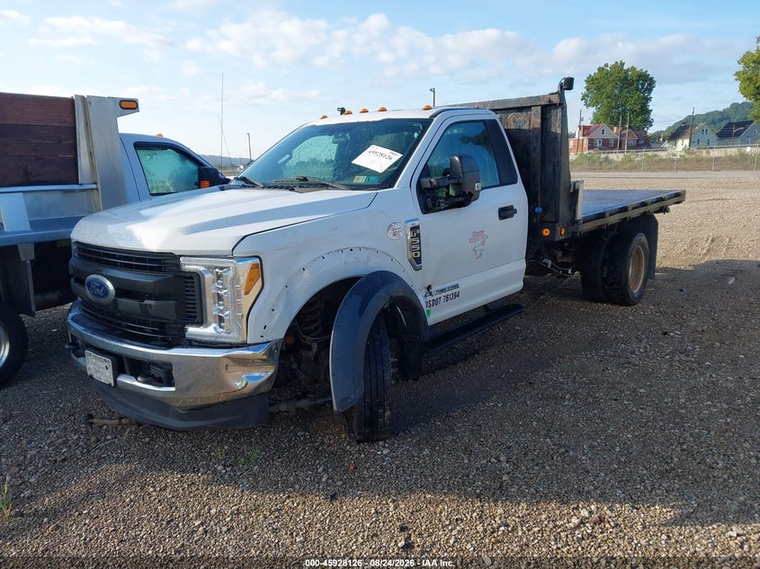 2017 Ford F550, Левый бок, IAAI, VIN 1FDUF5HT8HDA01313 — фото 2