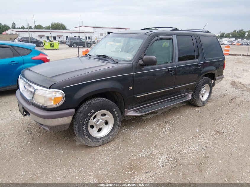 1997 Ford Explorer, Левый бок, IAAI, VIN 1FMDU35P6VZB45460 — фото 2