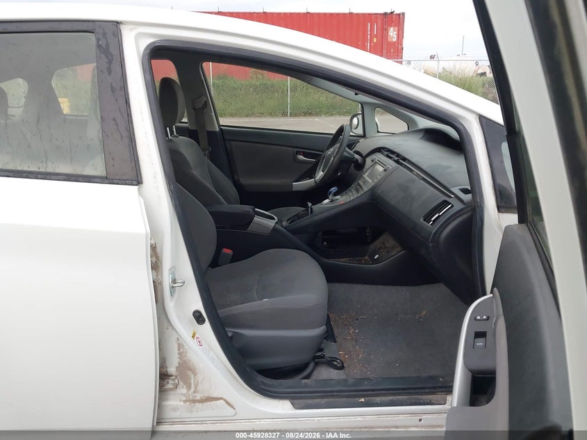 2014 TOYOTA PRIUS auction photo 5