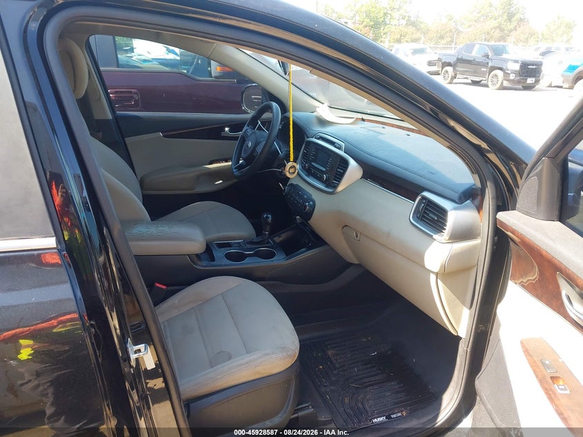 2016 KIA SORENTO auction photo 5
