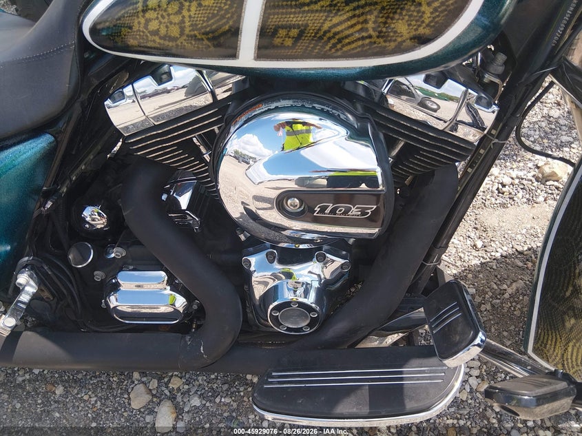 HARLEY-DAVIDSON FLHX 2014