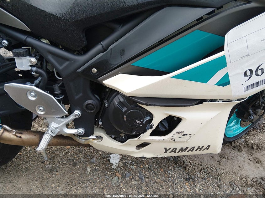 YAMAHA YZFR3 2024