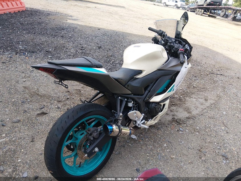2024 YAMAHA YZFR3 — zdjęcie 4