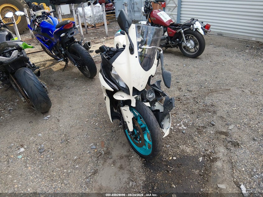 2024 YAMAHA YZFR3 — zdjęcie 5