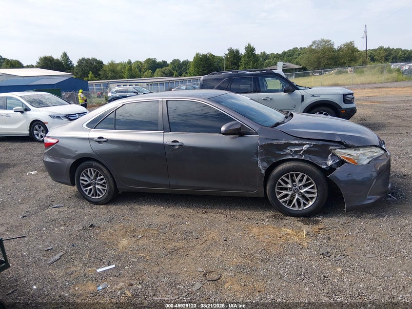 TOYOTA CAMRY - zdjęcie 13