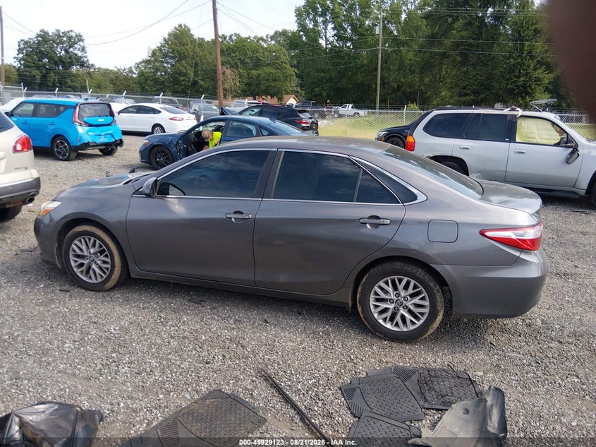 TOYOTA CAMRY - zdjęcie 14