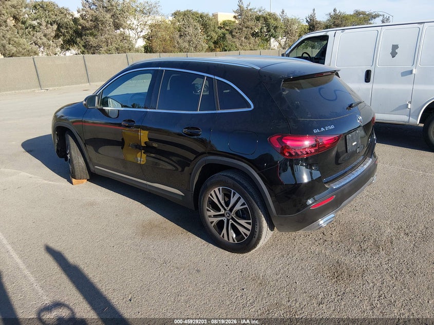 2025 MERCEDES-BENZ GLA 250 — zdjęcie 3