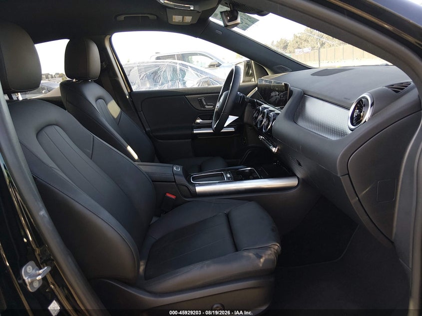 2025 MERCEDES-BENZ GLA 250 — zdjęcie 5