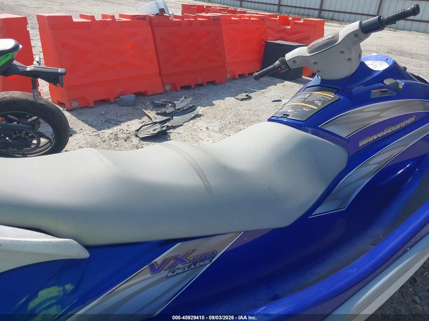 2005 YAMAHA VX110 DELUXE auction photo 5